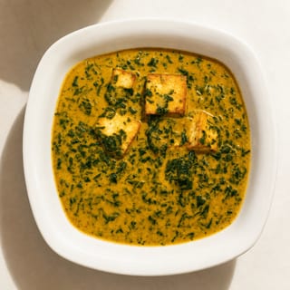 A la Carte Kukhura Ra Saagko Tarkari - Spinach & Chicken Cream Curry